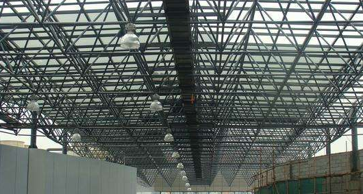 中山听网架公司的名目师阐述其网架的季节个性